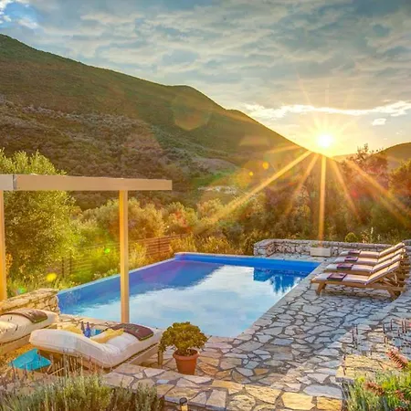 فيلة Sleeps 6 Pool Air Con Wifi T604923