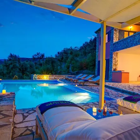 فيلة Sleeps 6 Pool Air Con Wifi T604923 سيفوتا