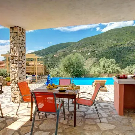 فيلة Sleeps 6 Pool Air Con Wifi T604923 *