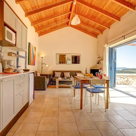 Sleeps 6 Pool Air Con Wifi T604923