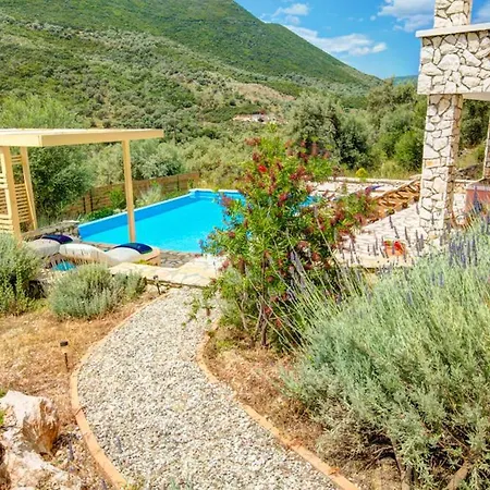فيلة Sleeps 6 Pool Air Con Wifi T604923 سيفوتا