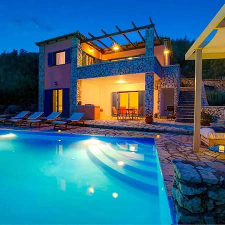 Sleeps 6 Pool Air Con Wifi T604923 *