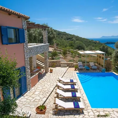 Sleeps 6 Pool Air Con Wifi T604923